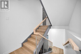 135 Sweetland Ave in Ottawa, ON - Building Photo - Building Photo