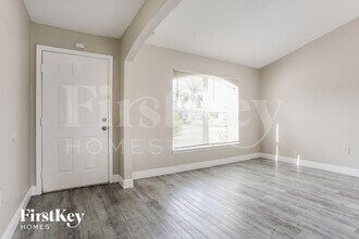 419 SW Exmore Ave in Port St. Lucie, FL - Foto de edificio - Building Photo