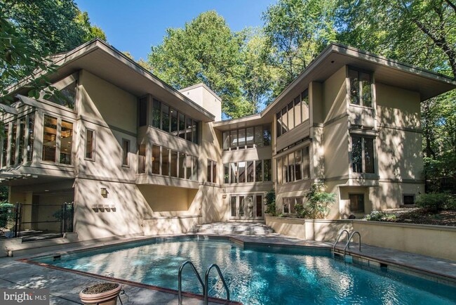 property at 1325 Darnall Dr
