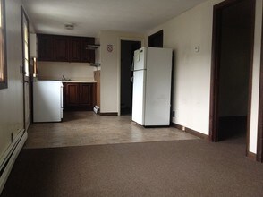 2 School St, Unit 4 in Orono, ME - Building Photo - Building Photo