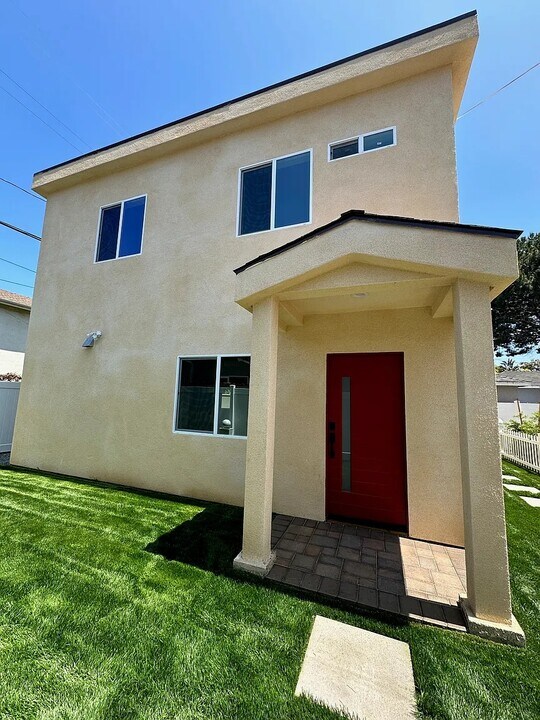 3558 Butler Ave in Los Angeles, CA - Foto de edificio