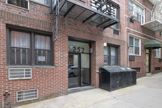 252 E 89th St in New York, NY - Building Photo - Building Photo