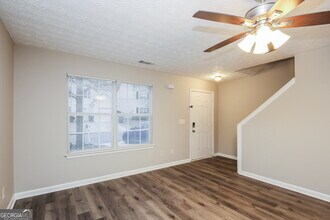 393 Clearsprings Dr in Lawrenceville, GA - Foto de edificio - Building Photo
