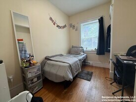 887 Huntington Ave, Unit 1 in Boston, MA - Building Photo