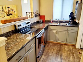 1411 E Orangewood Ave-Unit -203 in Phoenix, AZ - Building Photo - Building Photo