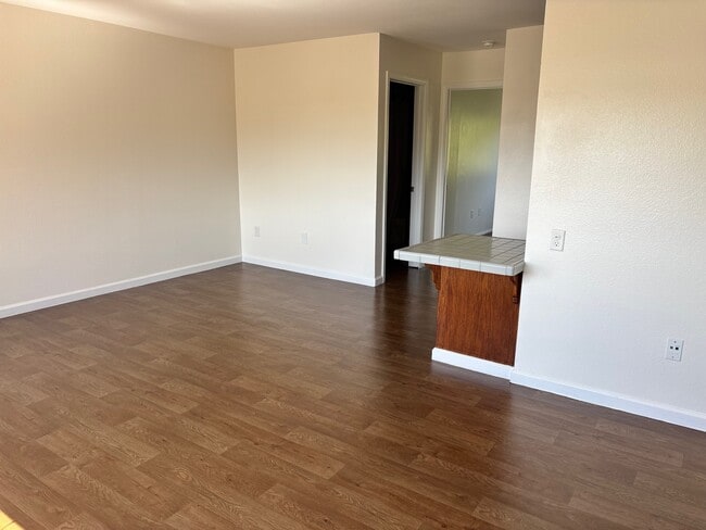 410 E Fallbrook St in Fallbrook, CA - Foto de edificio - Building Photo