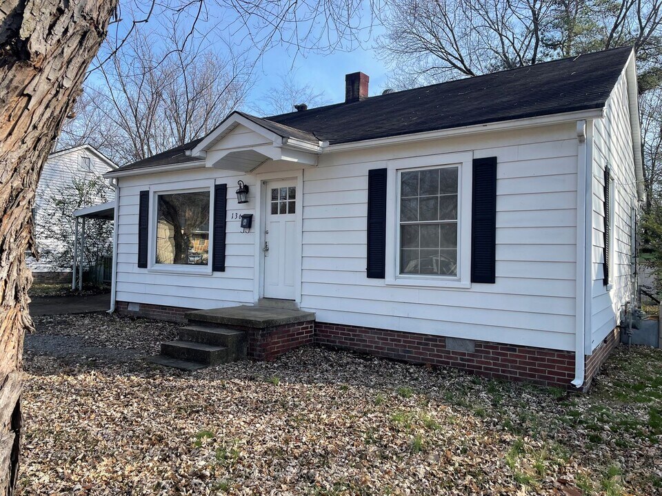 136 Beaumont St in Martin, TN - Building Photo