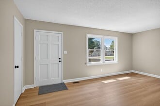 235 Lakecrest Rd in Eden, NC - Building Photo - Building Photo