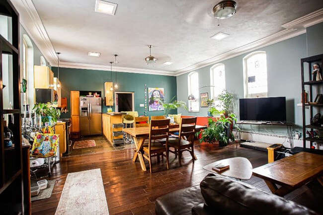property at 1301 W Dakota Ave