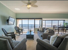 222 Carolina Beach Ave N in Carolina Beach, NC - Building Photo