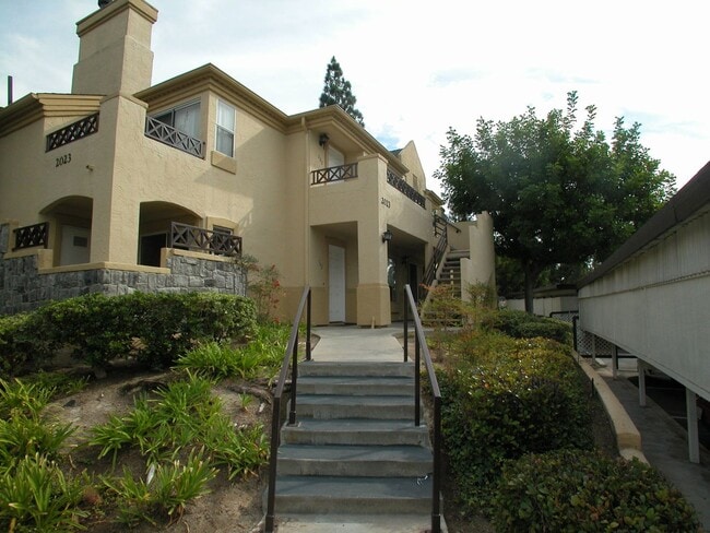 property at 2023 Lakeridge Cir