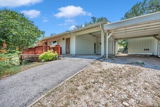 515 Los Escondidos Rd in Marble Falls, TX - Building Photo - Building Photo
