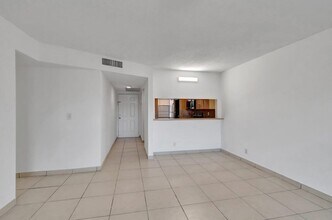 8431 Royal Palm Blvd, Unit 8431 in Coral Springs, FL - Building Photo - Building Photo