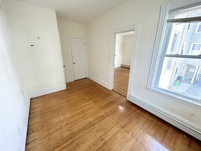 4 Folsom Ave, Unit 3 in Boston, MA - Building Photo - Building Photo