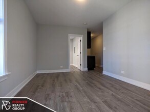 709 W Brompton Ave, Unit 707-33 in Chicago, IL - Foto de edificio - Building Photo