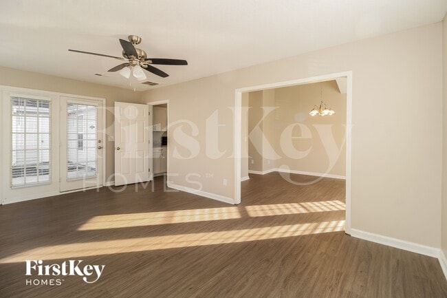 4705 Meadowcroft Rd, Unit 112 in Greensboro, NC - Foto de edificio - Building Photo