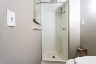 4615 University Oaks Blvd in Houston, TX - Building Photo - Building Photo