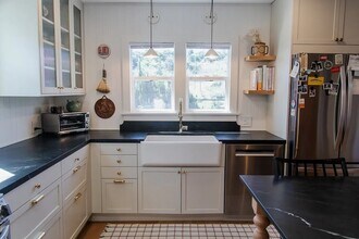 647 Academy Rd in Los Angeles, CA - Building Photo - Building Photo