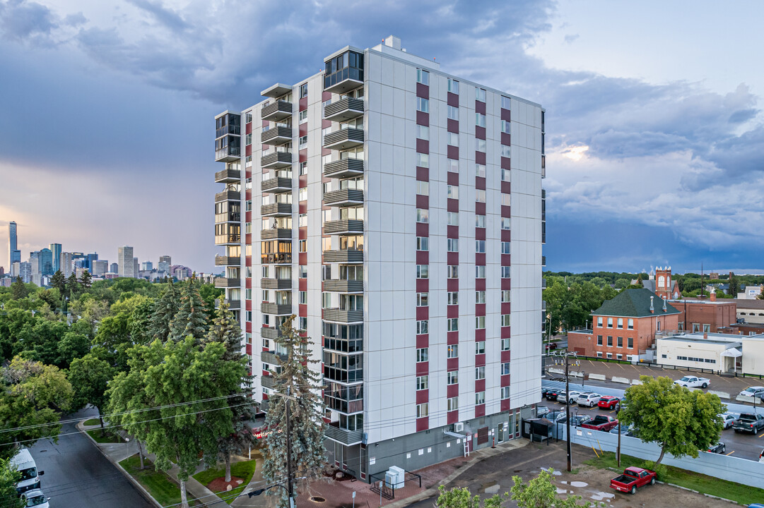 10453-10455 84 Av NW in Edmonton, AB - Building Photo