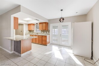 3936 Northside Cir in North Fort Myers, FL - Foto de edificio - Building Photo