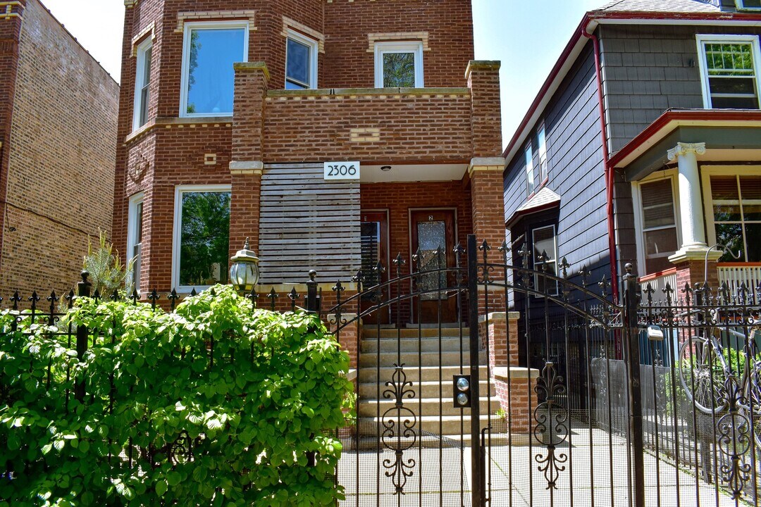 2306 N Lawndale Ave-Unit -1 in Chicago, IL - Building Photo
