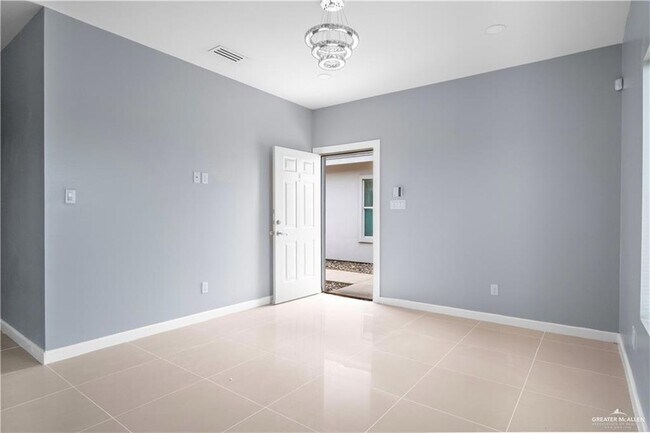 2013 Stardust Ln, Unit 1 in Edinburg, TX - Building Photo - Building Photo