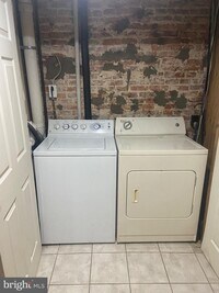 1833 W Lexington St photo'