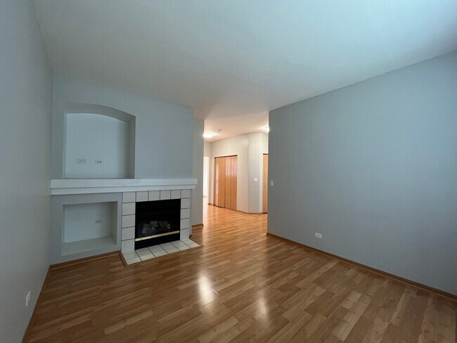 1046 Chadwick Dr in Grayslake, IL - Building Photo - Building Photo