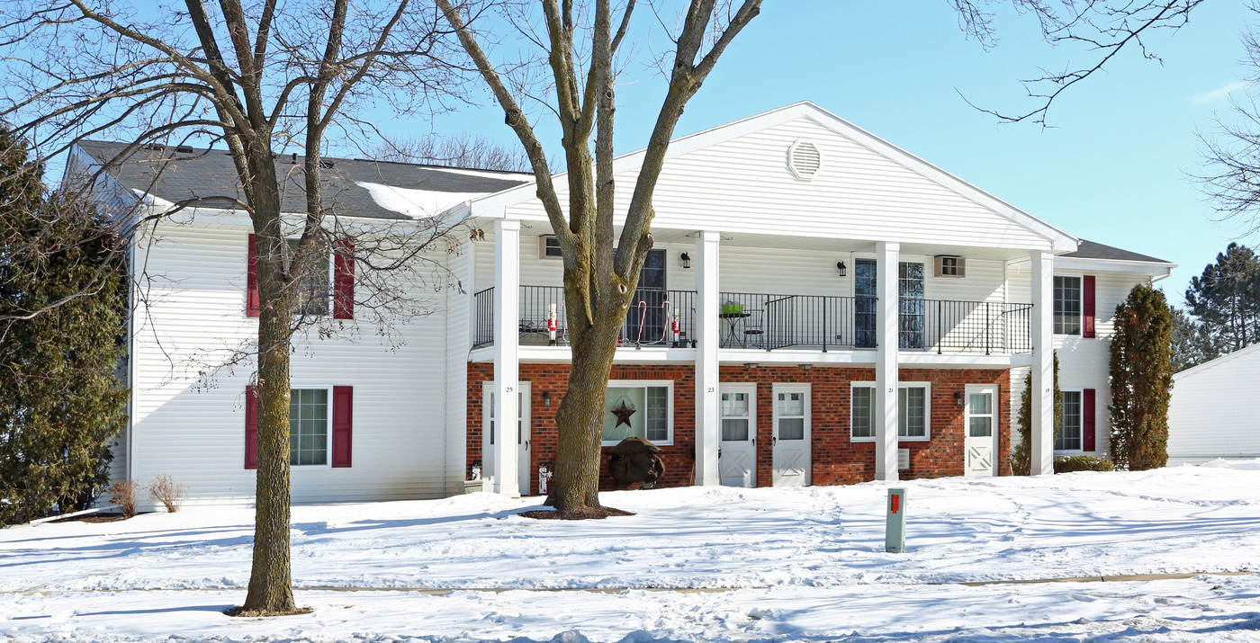 Fountain Circle in Fond du Lac, WI - Building Photo