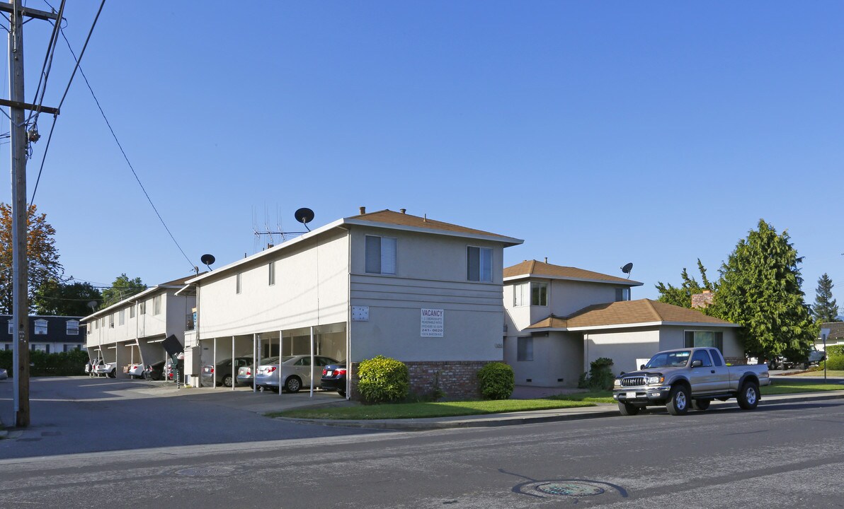 1050 Highland Ave in Santa Clara, CA - Building Photo