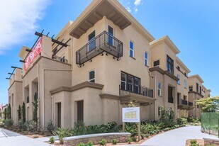 Mayfair 2 in Oxnard, CA - Building Photo