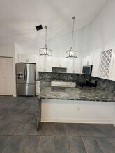 1350 Periwinkle Pl in Wellington, FL - Foto de edificio - Building Photo