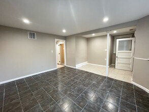 2317 W Roscoe St in Chicago, IL - Building Photo - Building Photo