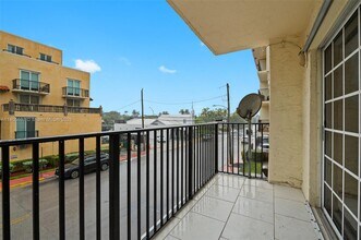 8900 Collins Ave in Surfside, FL - Building Photo - Building Photo