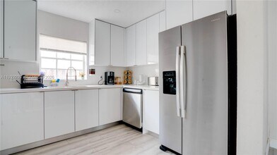 5157 NE 6th Ave in Fort Lauderdale, FL - Building Photo - Building Photo