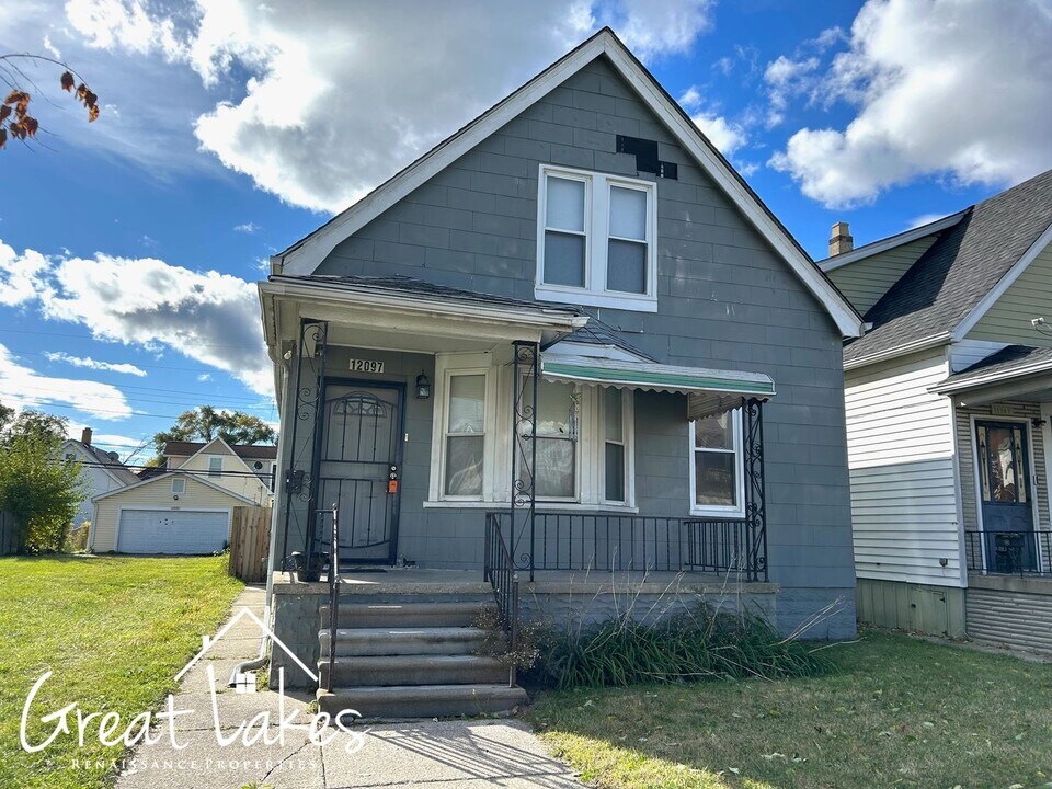 12097 Lumpkin St in Hamtramck, MI - Building Photo