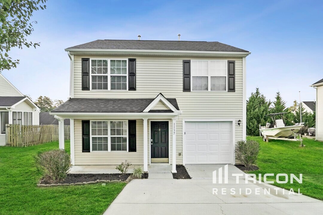 1137 Vistalite Ln in Dallas, NC - Building Photo