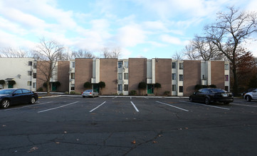 Foxon Woods Apartments in New Haven, CT - Building Photo - Building Photo