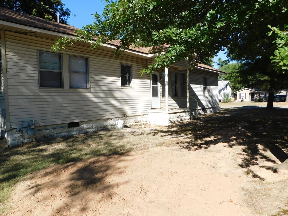 1501 N Greenwood Ave in Fort Smith, AR - Building Photo