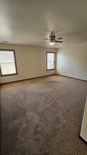 884 S Mark St in Tulare, CA - Building Photo - Building Photo