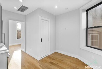 221 E 10th St in New York, NY - Building Photo - Building Photo