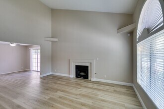 2840 Cool Water Dr in Henderson, NV - Building Photo - Building Photo
