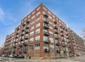 1500 W Monroe St, Unit 312 in Chicago, IL - Building Photo