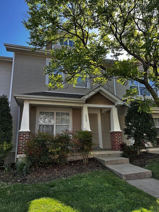752 Vernon Ave in Nashville, TN - Building Photo