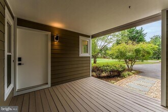 11916 Moss Point Ln in Reston, VA - Building Photo - Building Photo