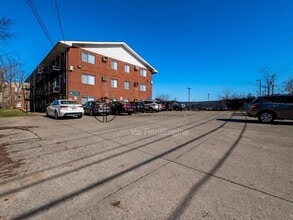 Burgess in Huntington, WV - Foto de edificio - Interior Photo
