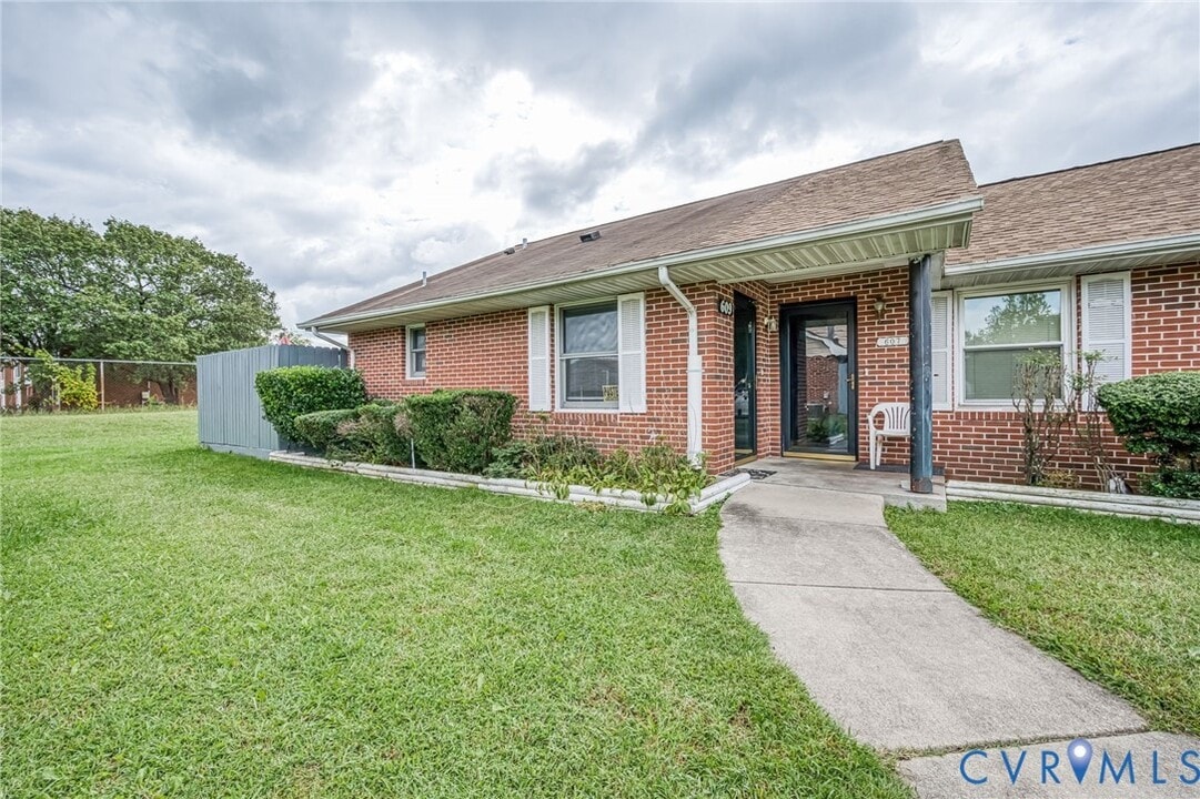 609 Carter St in Petersburg, VA - Building Photo