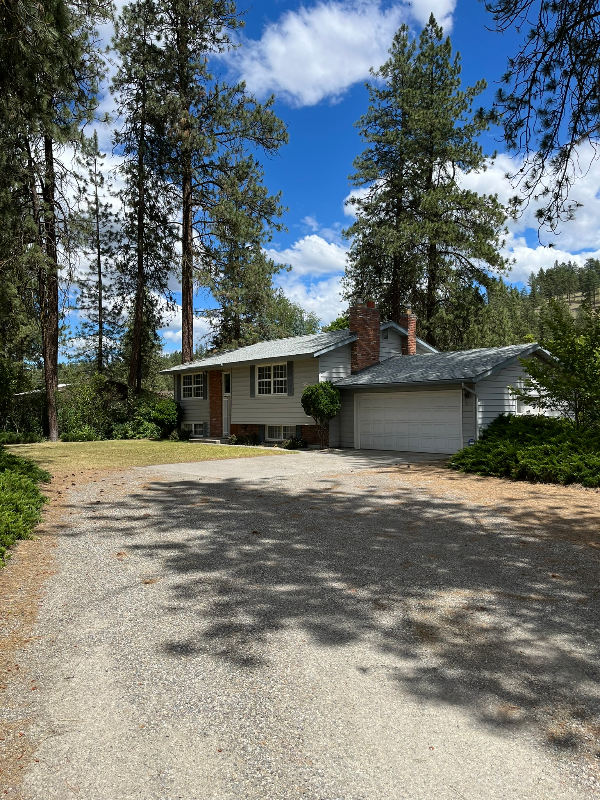 8700 N Nine Mile Rd in Nine Mile Falls, WA - Building Photo - Building Photo