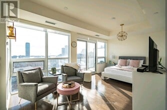 460 Adelaide St E in Toronto, ON - Building Photo - Building Photo