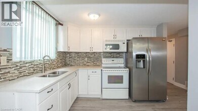 107 Horning Dr in Hamilton, ON - Building Photo - Building Photo